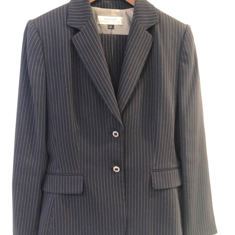 Tahari Arthur S. Levine Suit Navy Size 10